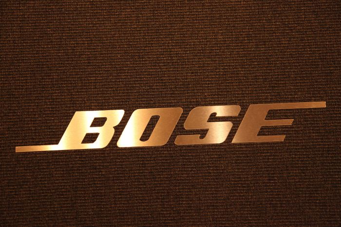 Noise cancelling headphones